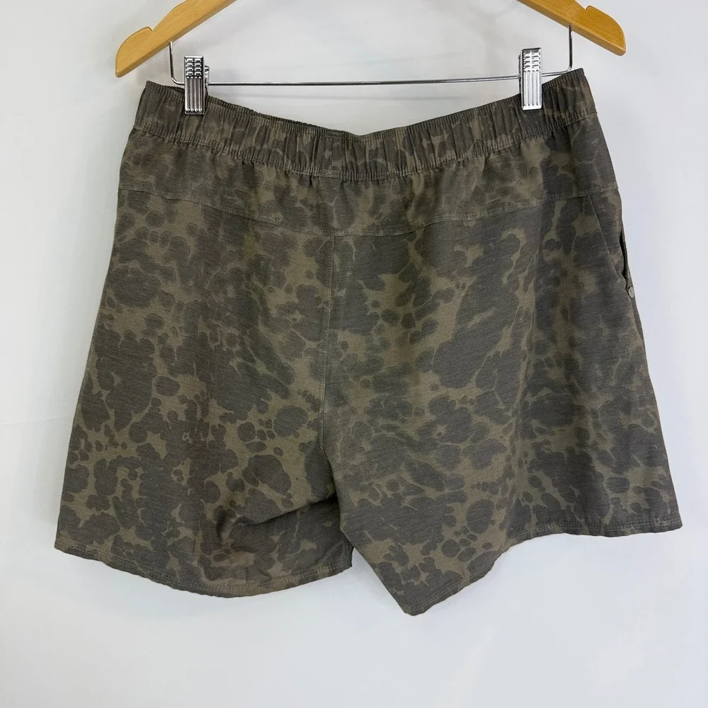 Vuori Cape Short Men Large Olive Green Camo V369 6